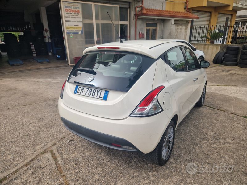 Usata Lancia Ypsilon 95 CV (69 kW) 2012 Utilitaria