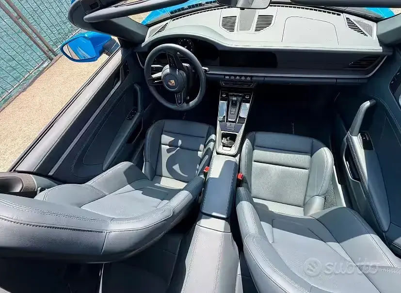 Usata Porsche 911 Targa 4 385 CV (283 kW) 2023 Bluazzurro Cabrio