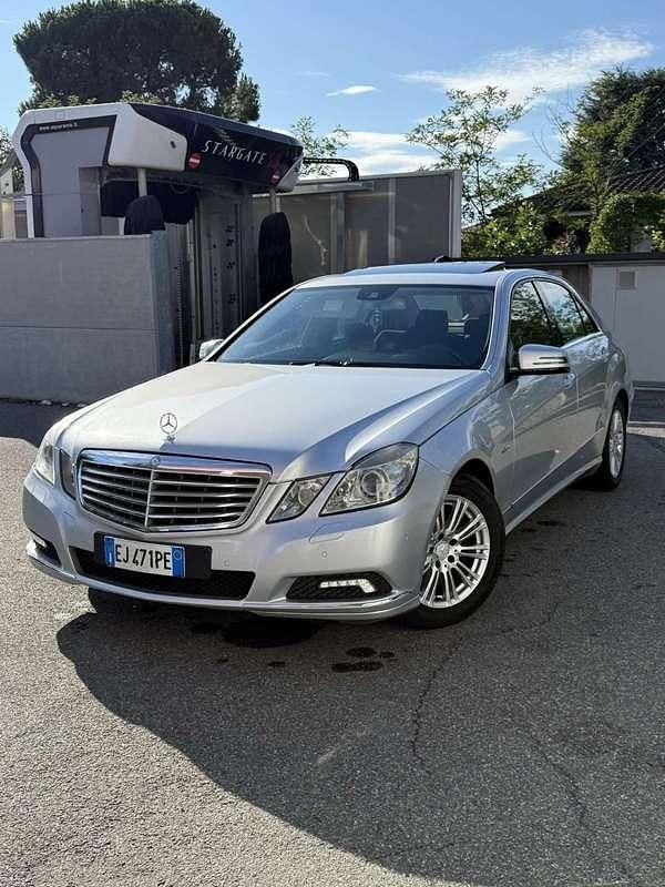 Usata 2011 Mercedes E350 Elegance Tre volumi | 13.000 € (Buon prezzo) - Immagine 1/4