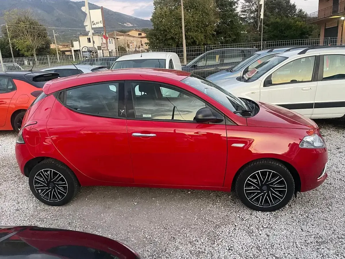Usata Lancia Ypsilon 95 CV (69 kW) 2017 Rosso Utilitaria