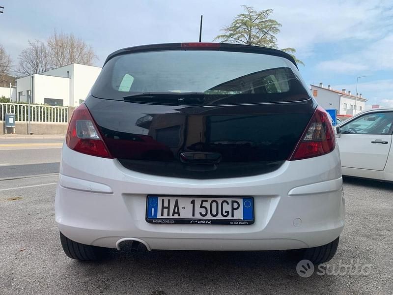 Usata Opel Corsa 86 CV (63 kW) 2012 Bianco Utilitaria