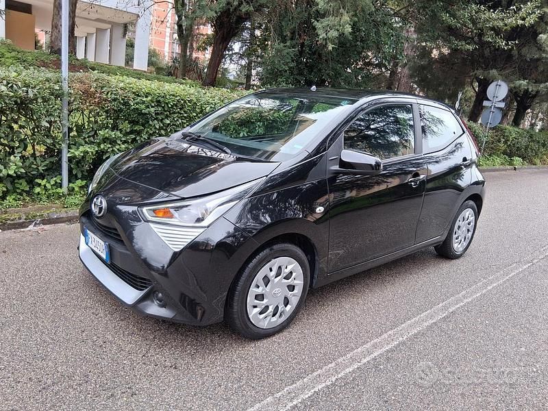 Usata Toyota Aygo 69 CV (50 kW) 2019 Grigio Utilitaria
