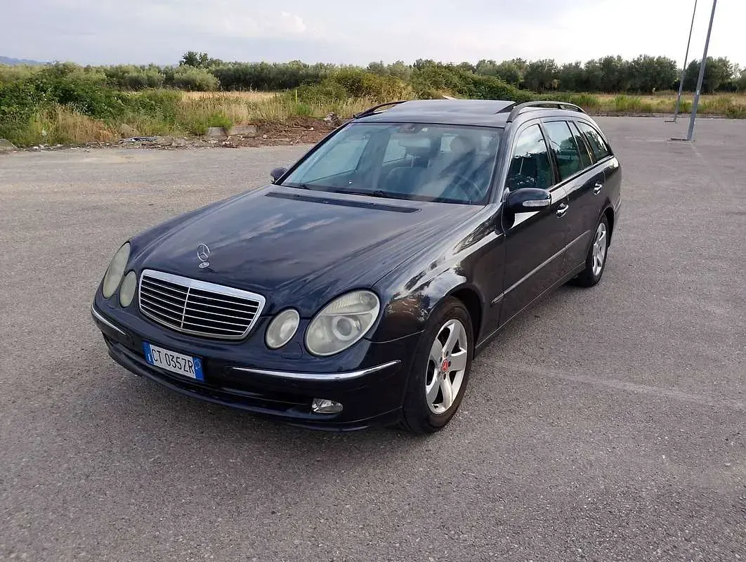 Usata Mercedes E220 Avantgarde 150 CV (110 kW) 2004 Blu/azzurro Station wagon