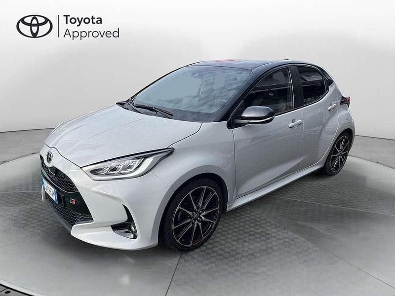 Grigio Usata 2022 Toyota Yaris Hybrid Sport Tre volumi | 19.900 € (Molto cara) - Immagine 1/3