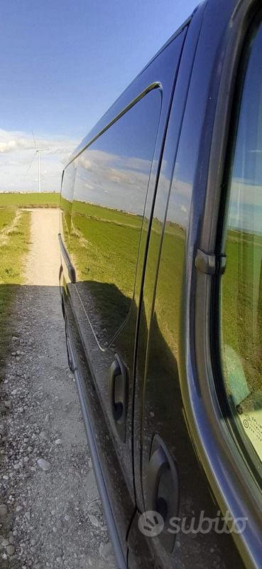 Usata Opel Vivaro 146 CV (107 kW) 2007 Nero Monovolume