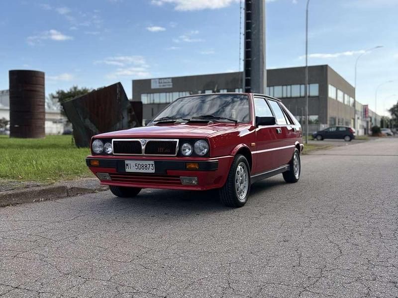 Usata Lancia Delta 166 CV (122 kW) 1986 Rosso Utilitaria