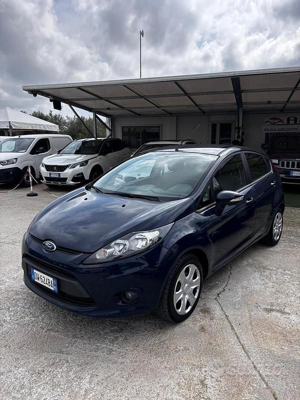 Usata Ford Fiesta Titanium 68 CV (50 kW) 2009 Blu Utilitaria
