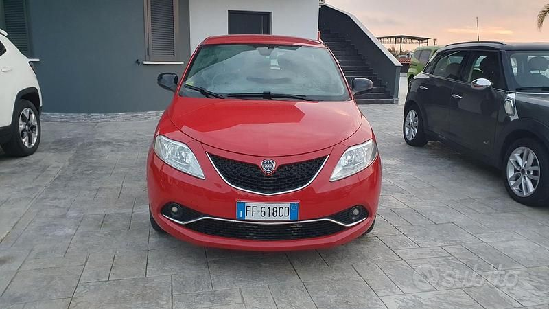 Usata Lancia Ypsilon 95 CV (69 kW) 2016 Rosso Utilitaria