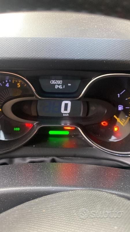 Usata Renault Captur 90 CV (66 kW) 2015 Nero SUV