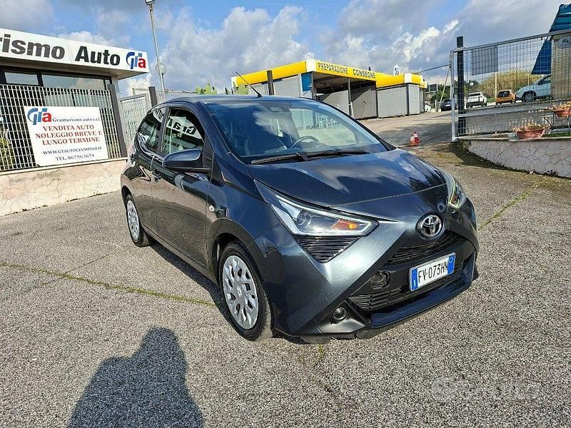 Usata Toyota Aygo X-play 72 CV (52 kW) 2019 Grigio Utilitaria
