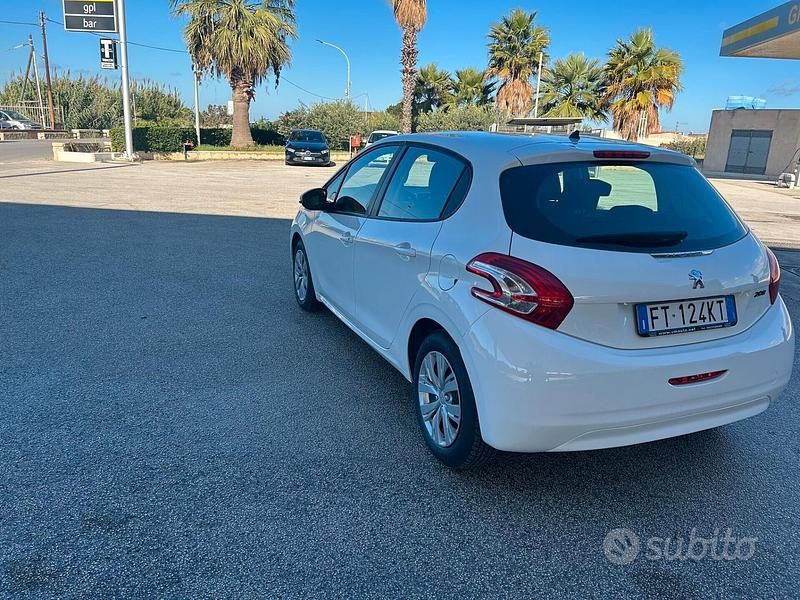 Usata Peugeot 208 Access 81 CV (59 kW) 2014 Bianco Utilitaria