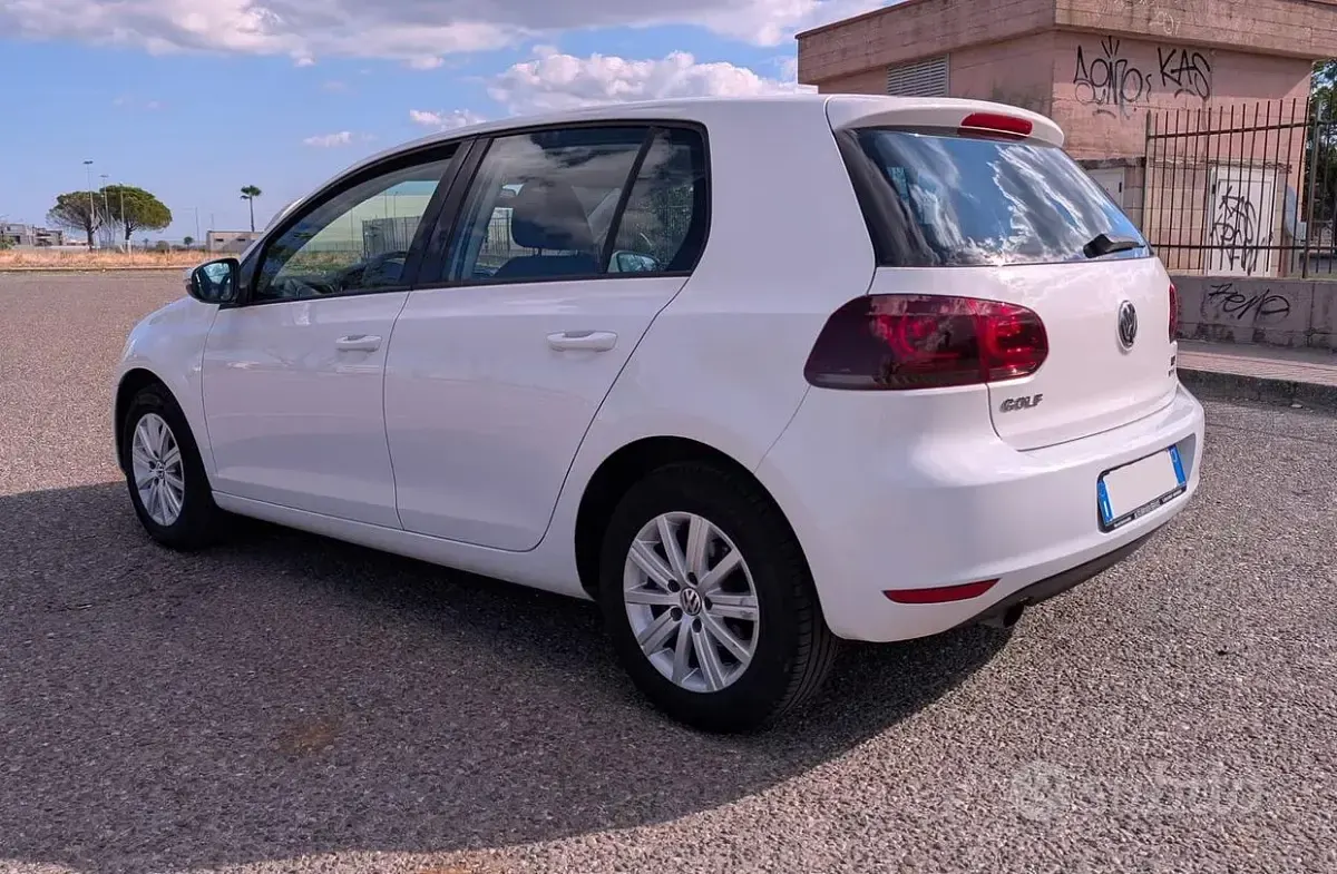 Usata VW Golf VI 105 CV (77 kW) 2011 Bianco Utilitaria