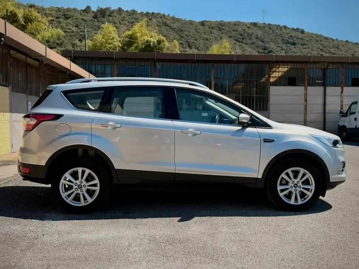 Usata Ford Kuga Business Edition 120 CV (88 kW) 2018 Grigio SUV