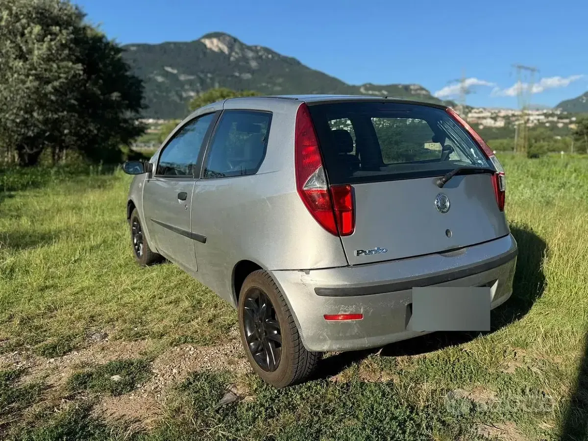 Usata Fiat Punto 60 CV (44 kW) 2005 Grigio Utilitaria