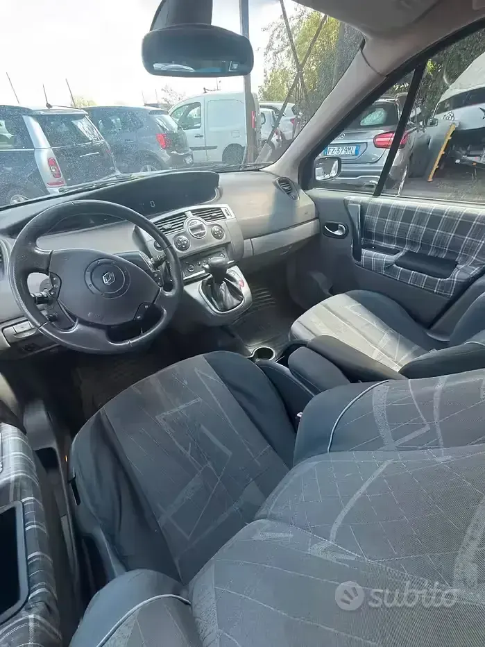 Usata Renault Scenic E-Tech Exception 111 CV (81 kW) 2005 Grigio Monovolume