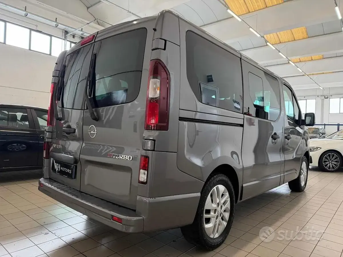Usata Opel Vivaro 145 CV (106 kW) 2017 Grigio Monovolume