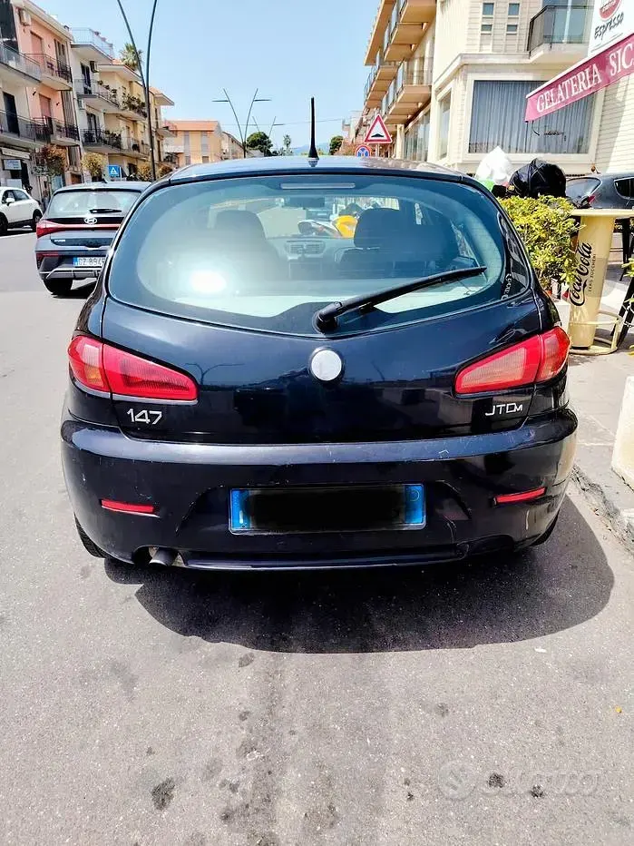 Usata Alfa Romeo 147 120 CV (88 kW) 2007 Nero Utilitaria