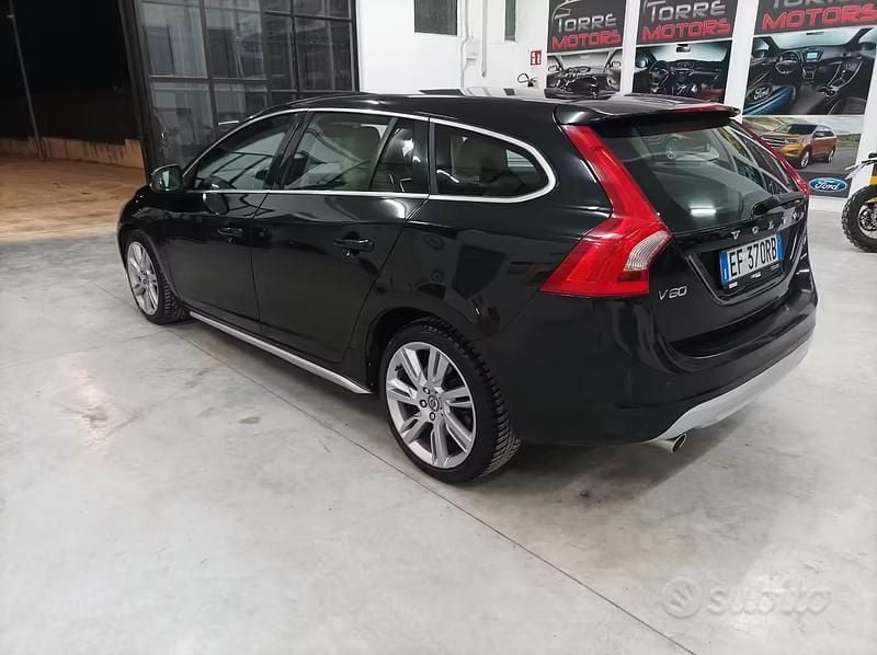Usata Volvo V60 Kinetic 205 CV (150 kW) 2011 Nero Station wagon