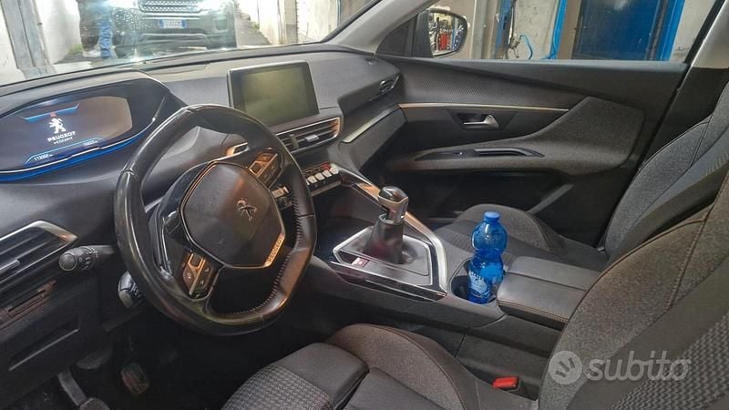 Usata Peugeot 3008 Allure 130 CV (95 kW) 2019 Marrone SUV