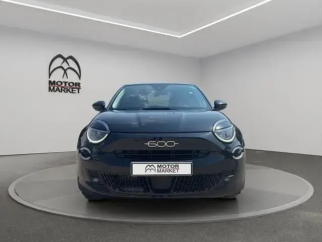 Usata Fiat 600 Pop 136 CV (100 kW) 2025 Nero / black SUV