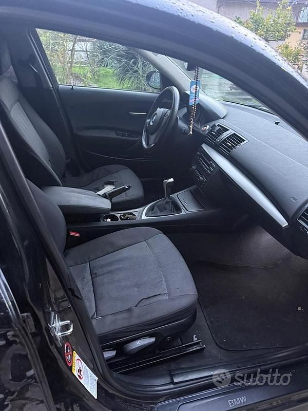 Usata BMW 120 163 CV (119 kW) 2007 Nero Utilitaria
