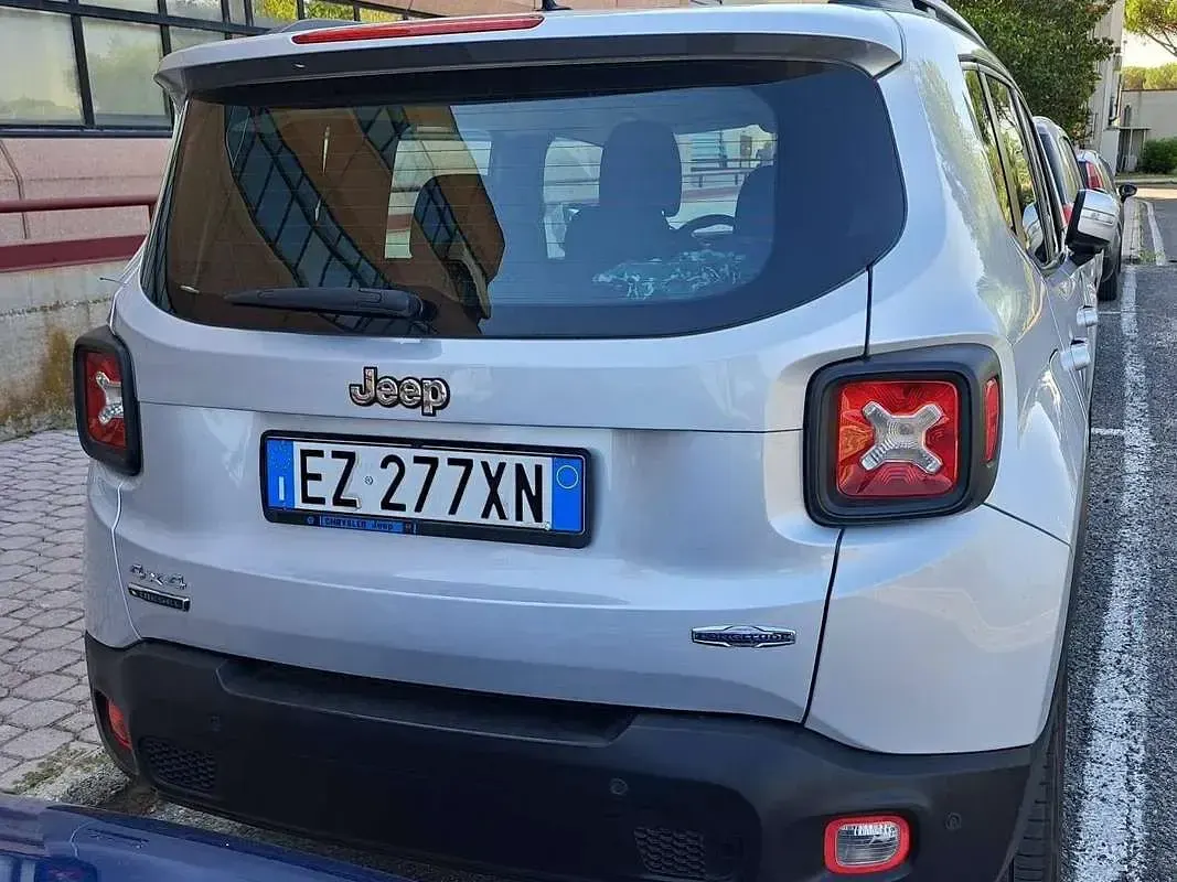 Usata Jeep Renegade Limited 140 CV (102 kW) 2015 Argento SUV