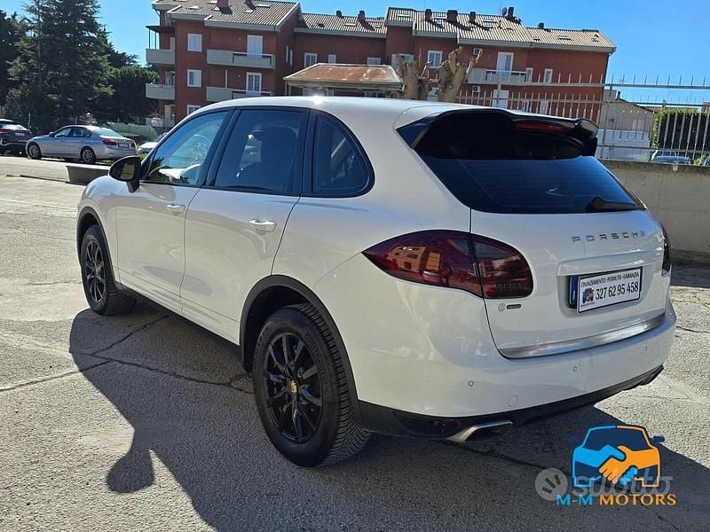 Usata Porsche Cayenne 245 CV (180 kW) 2012 Bianco SUV