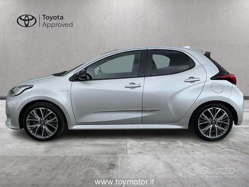 Usata Toyota Yaris Hybrid Lounge 115 CV (84 kW) 2021 Grigio Berlina