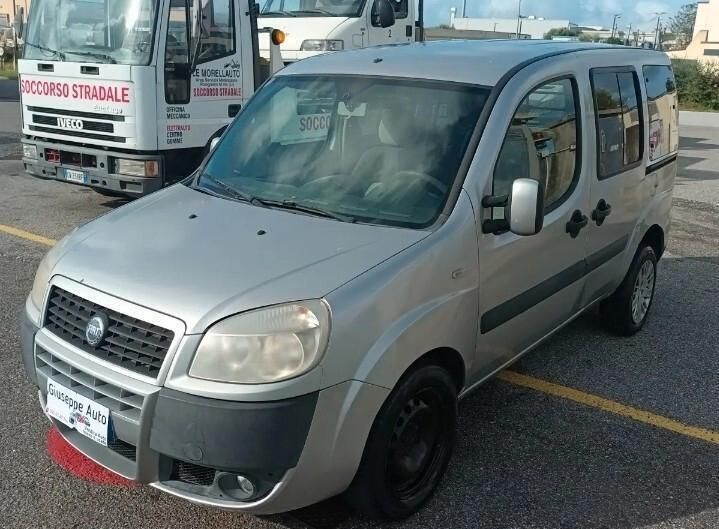 Usata Fiat Doblò 69 CV (50 kW) 2007 Argento Monovolume