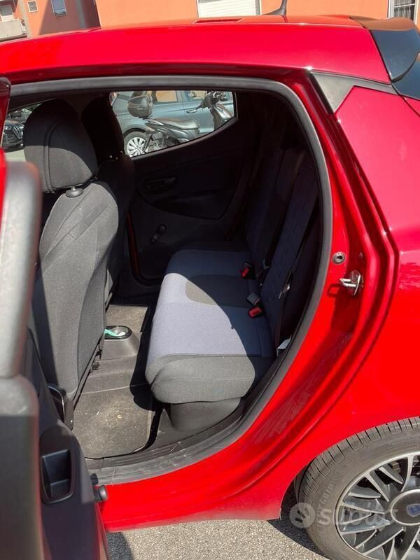 Usata Lancia Ypsilon 69 CV (50 kW) 2023 Rosso Utilitaria