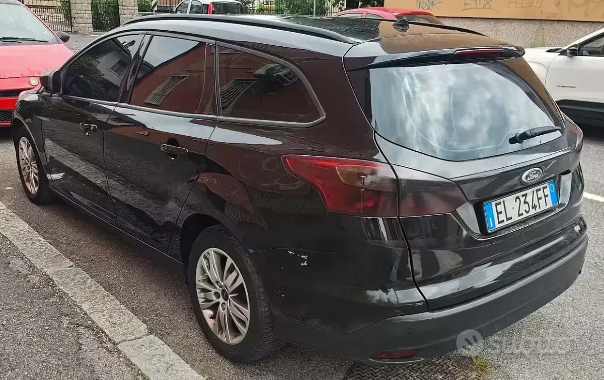 Begagnad Ford Focus 95 HK (69 kW) 2012 Svart Kombi