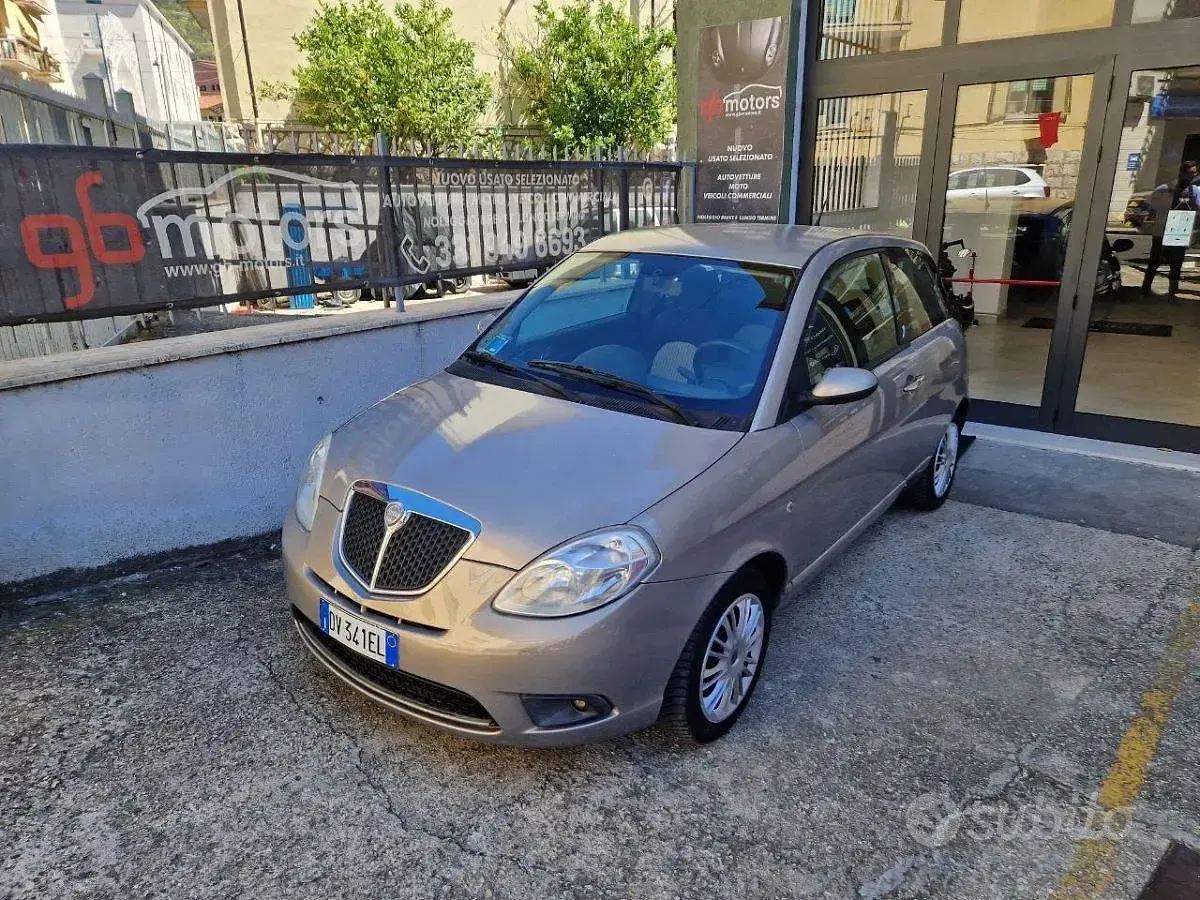 Usata Lancia Ypsilon 60 CV (44 kW) 2009 Bianco Utilitaria
