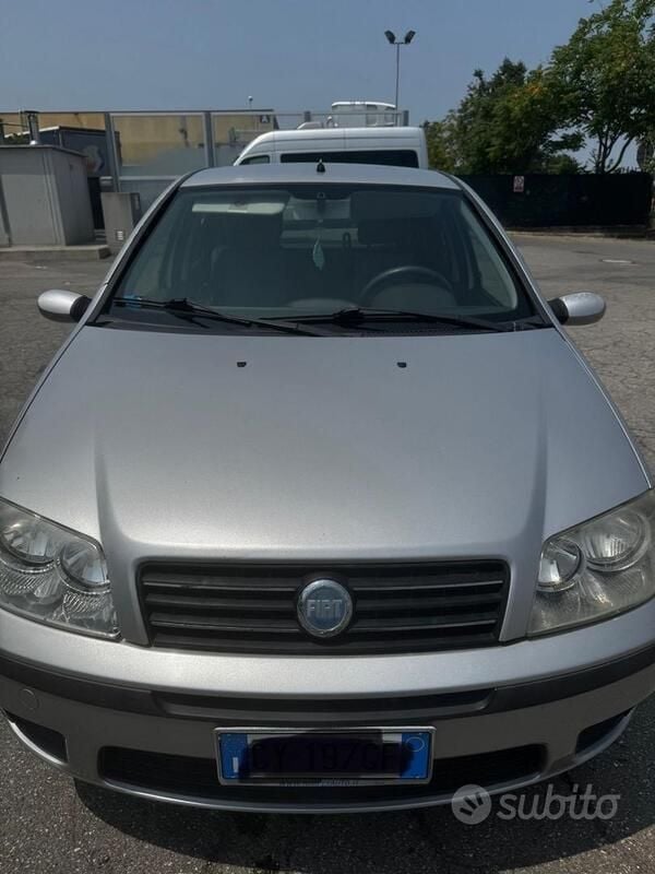 Usata Fiat Punto 69 CV (50 kW) 2005 Utilitaria