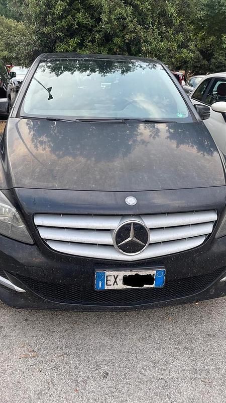 Nero Usata 2013 Mercedes B200 Executive Monovolume | 3000 € - Immagine 1/4