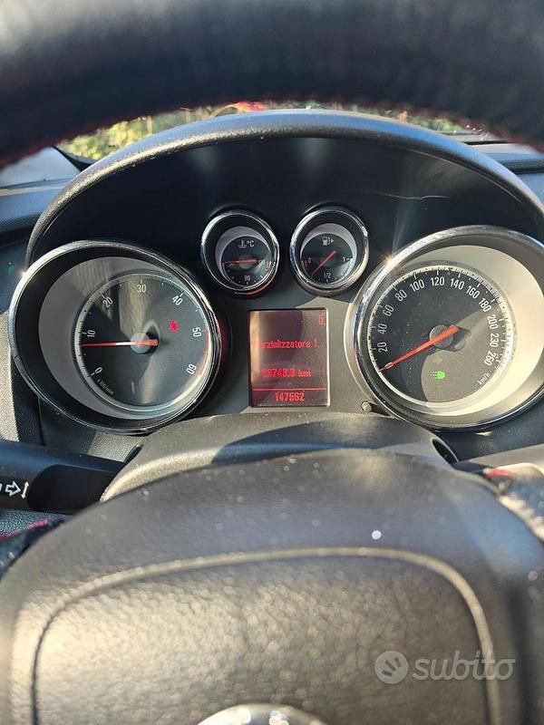 Nero Usata 2010 Opel Astra Tre volumi | 5500 € (Cara) - Immagine 1/4