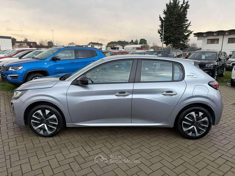 Usata Peugeot 208 Style 101 CV (74 kW) 2025 Grigio Utilitaria
