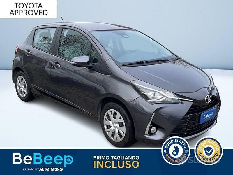 Usata Toyota Yaris Active 111 CV (81 kW) 2019 Grigio metallizzato Berlina