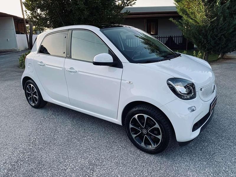Usata Smart ForFour Passion 71 CV (52 kW) 2016 Tetto panoramico Utilitaria