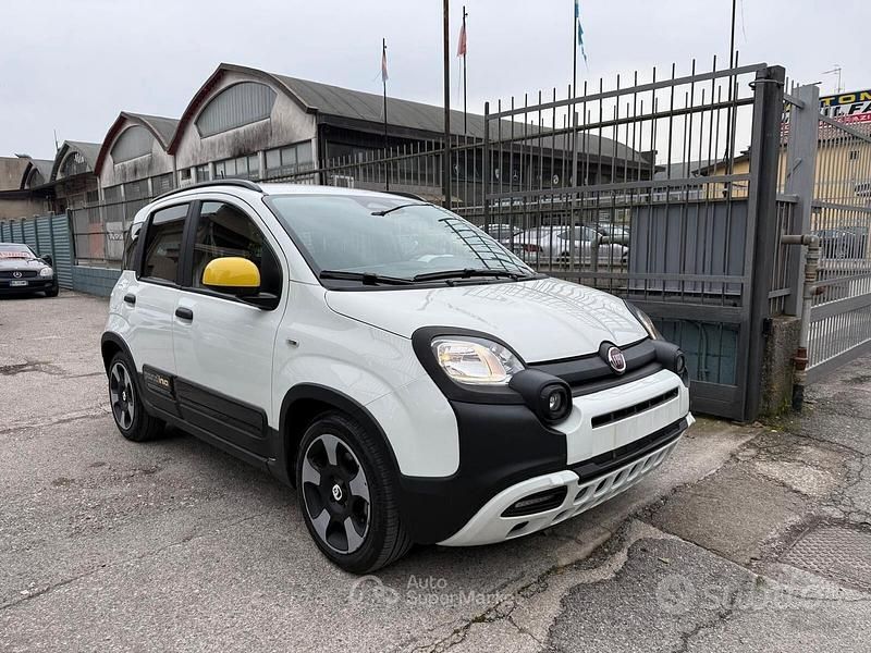 Usata Fiat Panda Cross Cross 69 CV (50 kW) 2025 Utilitaria