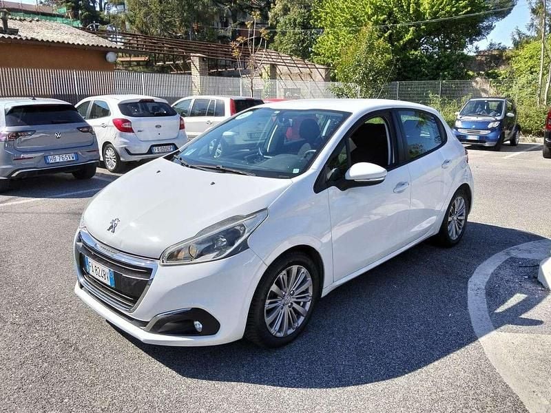 Usata Peugeot 208 Active 75 CV (55 kW) 2015 Bianco Utilitaria