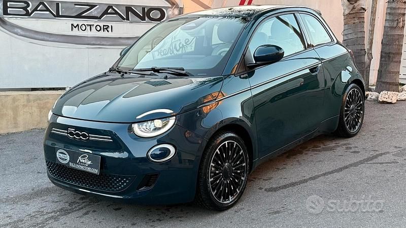 Usata Fiat 500e La Prima 86 kW (118 CV) 2023 Blu Berlina