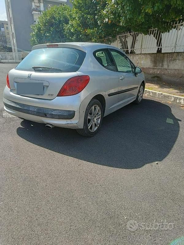 Begagnad Peugeot 207 90 HK (66 kW) 2006 Grå Sportkupé