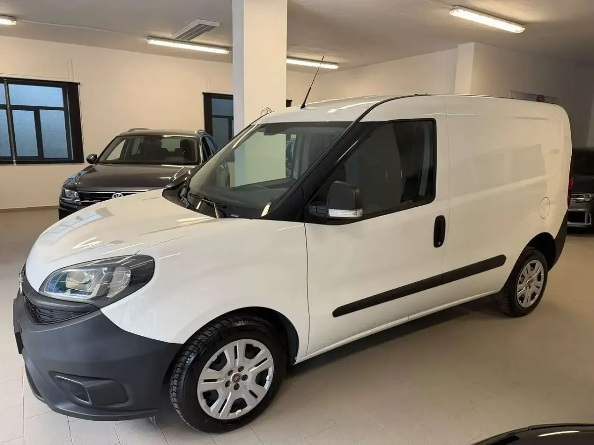 Usata Fiat Doblò Lounge 95 CV (69 kW) 2022 Other Monovolume