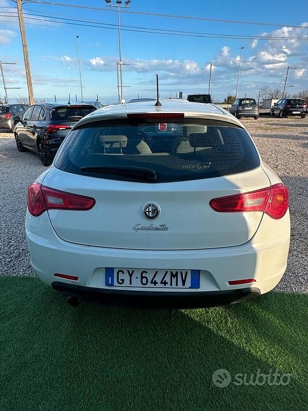 Usata Alfa Romeo Giulietta Exclusive 105 CV (77 kW) 2015 Bianco Utilitaria