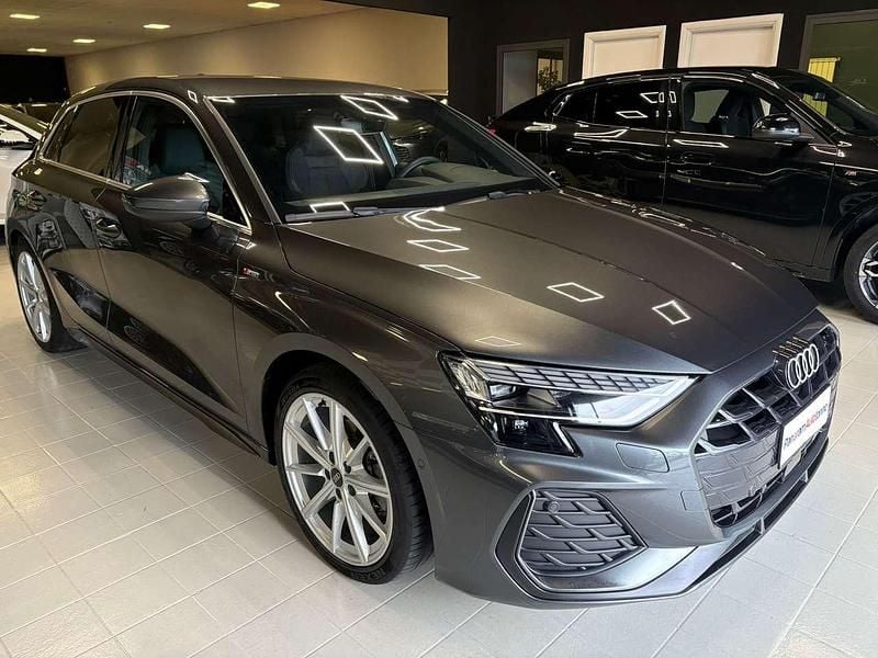 Usata Audi A3 S-Line 150 CV (110 kW) 2025 Daytona metallizzato Berlina