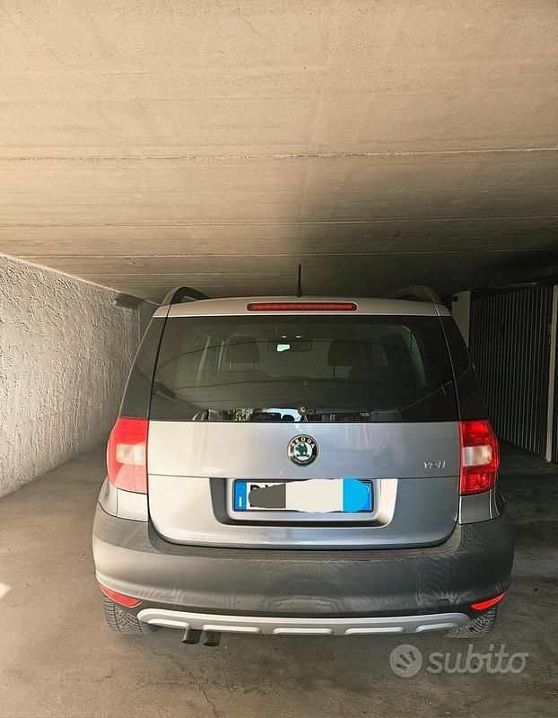 Usata Skoda Yeti Active 105 CV (77 kW) 2010 Grigio SUV