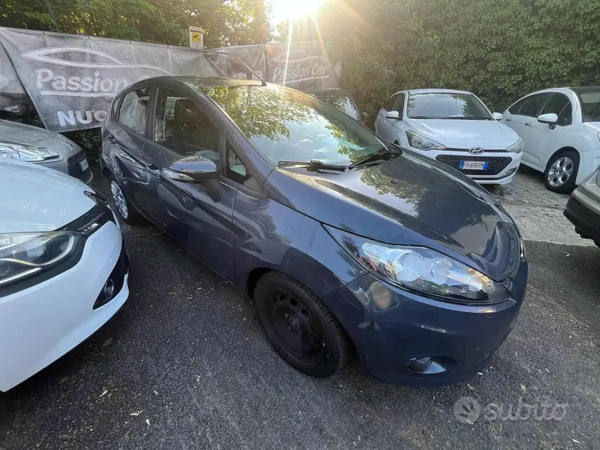 Usata Ford Fiesta Titanium 68 CV (50 kW) 2011 Grigio Berlina