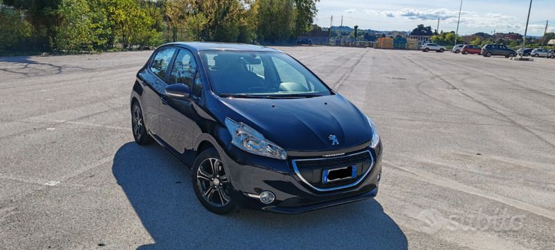 Usata 2014 Peugeot 208 Due volumi | 4800 € (Buon prezzo) - Immagine 1/4