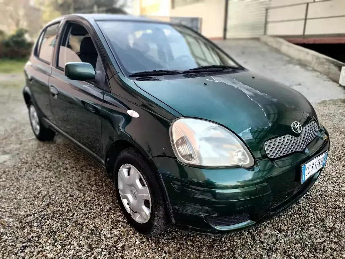 Usata Toyota Yaris Sol 75 CV (55 kW) 2003 Verde Utilitaria