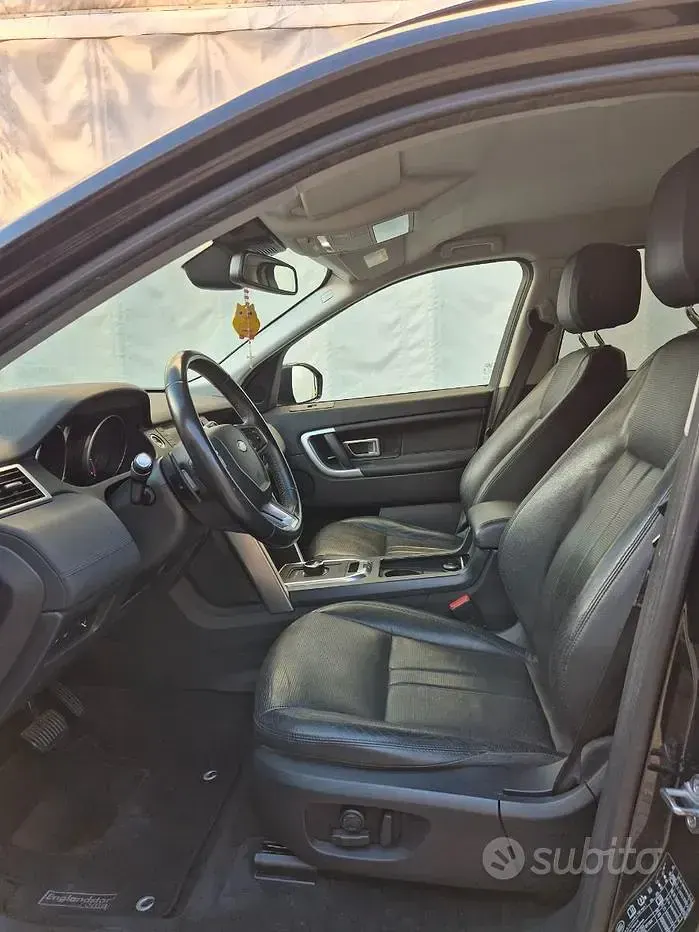 Usata Land Rover Discovery 5 150 CV (110 kW) 2017 Nero SUV